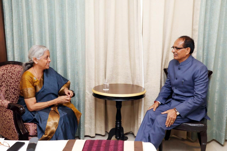 मप्र: सीएम शिवराज सिंह ने केंद्रीय वित्तमंत्री निर्मला सीतारमण से सौजन्य भेंट की