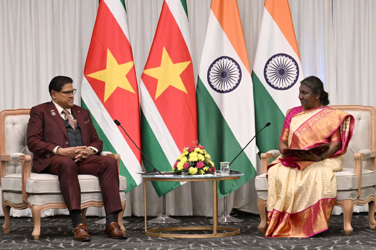 राष्ट्रपति मुर्मू ने 17 वें पीबीडी में की सूरीनाम के राष्ट्रपति से मुलाकात