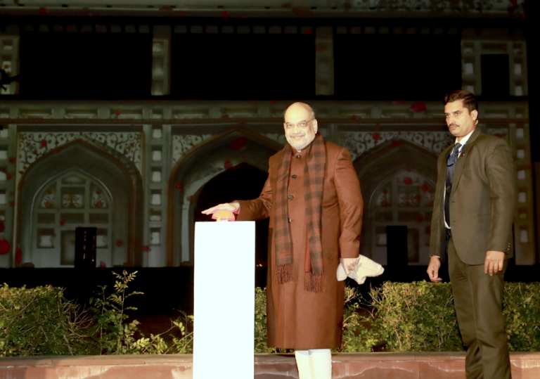 दिल्ली: केंद्रीय गृहमंत्री अमित शाह ने कल लाल किले में आयोजित ‘जय हिंद-लाइट एंड साउंड शो’ का किया उद्घाटन