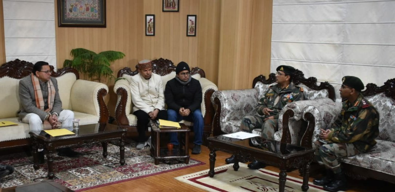 उत्तराखंड: सीएम धामी ने जोशीमठ में सेना, आईटीबीपी, वैज्ञानिकों और अन्य हितधारकों के साथ की बैठक