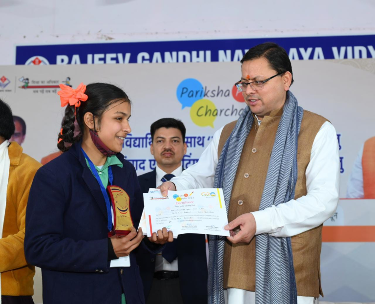 देहरादून: सीएम धामी ने “परीक्षा पे चर्चा” विषय पर आधारित कार्यक्रम में विद्यार्थियों से किया संवाद