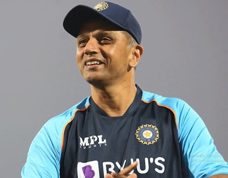 आखिरी वनडे से पहले टीम इंडिया को बड़ा झटका, कोच राहुल द्रविड़ हुए बीमार