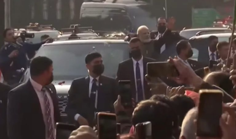 PM मोदी ने दिल्ली में किया रोड-शो