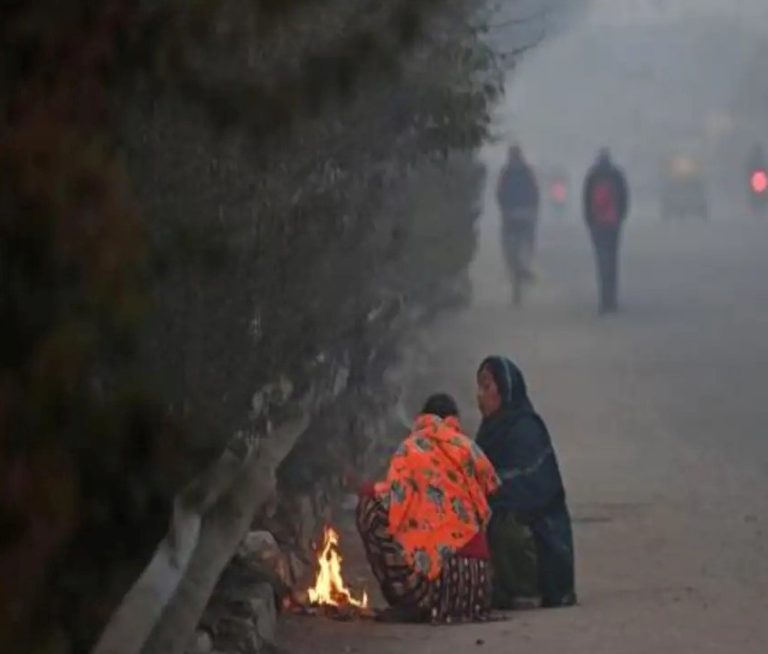 दिल्ली में 12 साल बाद चली सबसे लंबी शीत लहर, बढ़ेगी ठंड