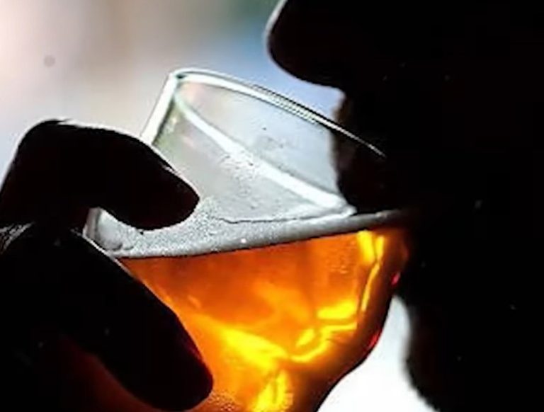 बिहार में जहरीली शराब फिर बनी आफत