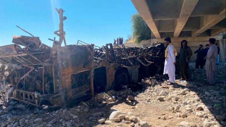 पाकिस्तान : दो अलग-अलग दुर्घटनाओं में 59 लोगों की मौत की खबर