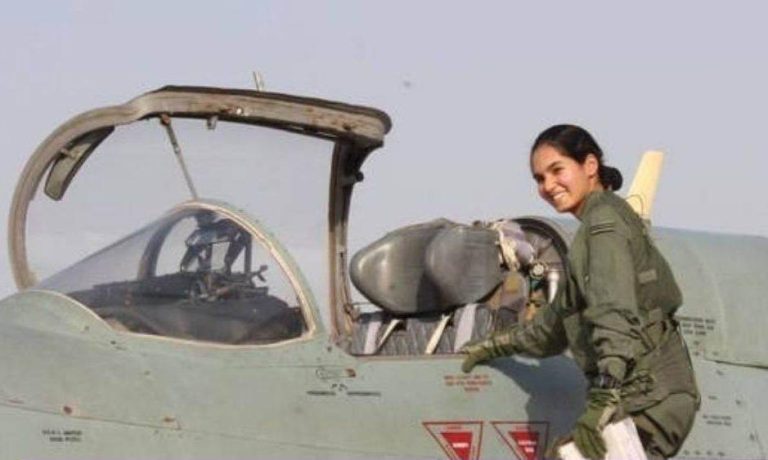 मप्र: रीवा की अवनी ने जापान में फाइटर प्लेन उड़ाकर रचा शानदार इतिहास