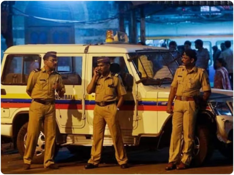 मुंबई : फिल्म ‘स्पेशल 26’ की स्टाइल में व्यापारी से लूटे करोड़ो रूपये