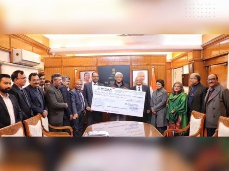 R.K. Agrawal, CMD, WAPCOS & NPCC given dividend to Shri Gajendra Singh Shekhawat Minister for Jal Shakti for year 2021-22