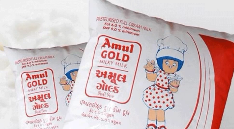 अमूल ने 3 रुपये प्रति लीटर बढ़ाए दूध के दाम