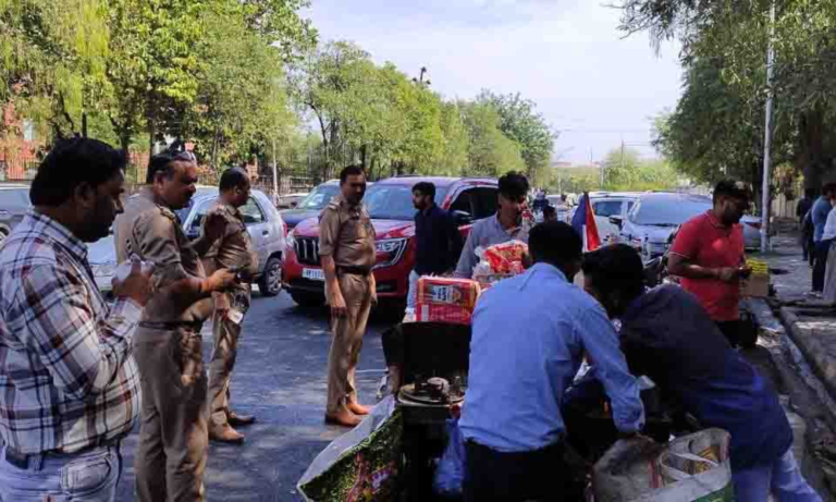 Amity के पास मारपीट के वीडियो वायरल, 22 गाड़ियां सीज