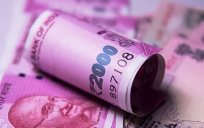 आज से बैंकों में 2 हजार रूपये के नोट बदले जा रहे हैं