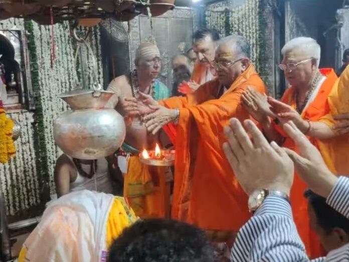 उज्जैन: नेपाल के पीएम पुष्प कमल दहल 'प्रचंड' ने की भगवान महाकाल की पूजा