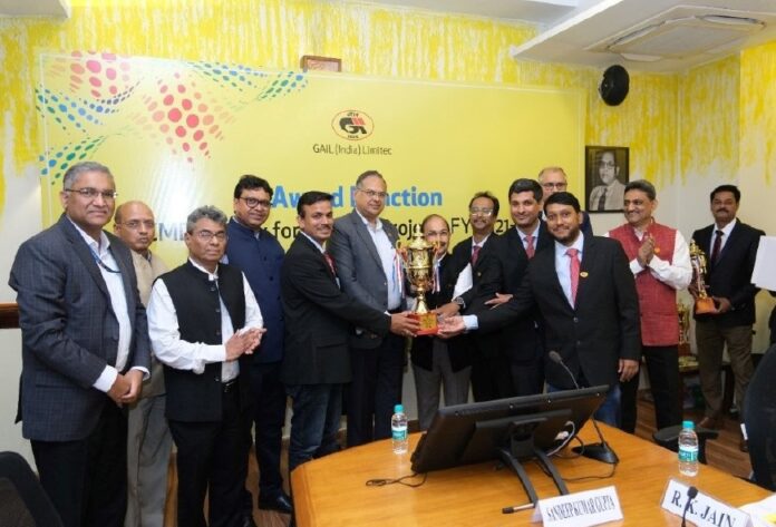 CMD GAIL Sandeep Kumar Gupta presented 'CMD Trophy' Award for best quality circle projects at GAIL to the winners