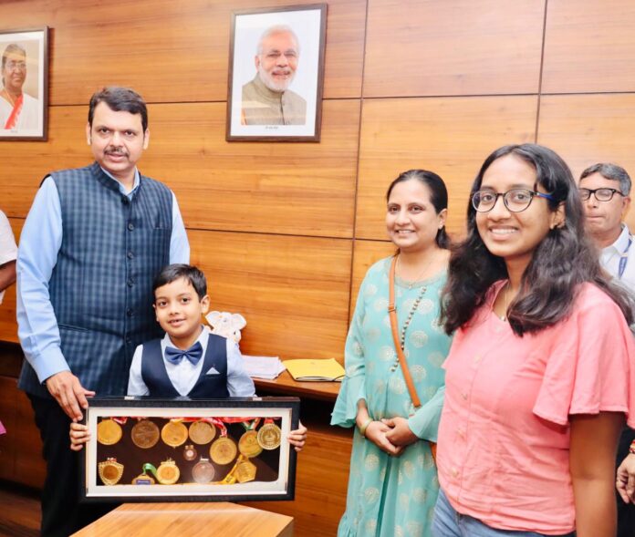 Met the talented son of Maharashtra, Raghav- Devendra Fadnavis