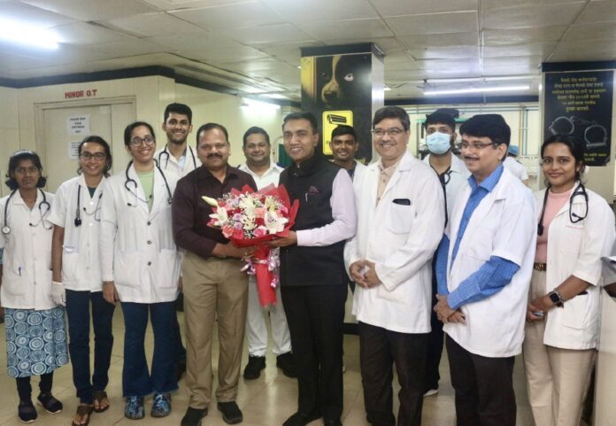 गोवा: सीएम प्रमोद सावंत ने राष्ट्रीय चिकित्सक दिवस के अवसर पर बम्बोलिम में गोवा मेडिकल कॉलेज एवं अस्पताल का किया दौरा
