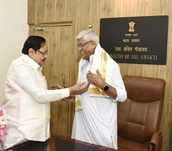 केंद्रीय जल शक्ति मंत्री शेखावत ने तमिलनाडु के जल संसाधन मंत्री दुरई मुरुगन से मुलाकात की केंद्रीय जल शक्ति मंत्री शेखावत ने तमिलनाडु के जल संसाधन मंत्री दुरई मुरुगन से मुलाकात की