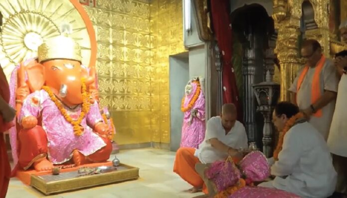 जयपुर: भाजपा राष्ट्रीय अध्यक्ष जे.पी. नड्डा ने मोती डूंगरी गणेश मंदिर में पूजा-अर्चना की