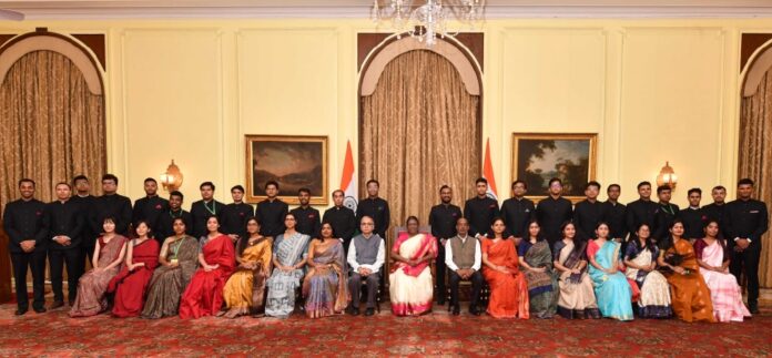 Probationers of Indian Foreign Service met President Murmu at Rashtrapati Bhavan