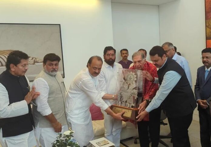 महाराष्ट्र: सीएम शिंदे, डिप्टी सीएम पवार और फडणवीस ने उद्योगपति रतन टाटा को उद्योग रत्न पुरस्कार से सम्मानित किया महाराष्ट्र: सीएम शिंदे, डिप्टी सीएम पवार और फडणवीस ने उद्योगपति रतन टाटा को उद्योग रत्न पुरस्कार से सम्मानित किया