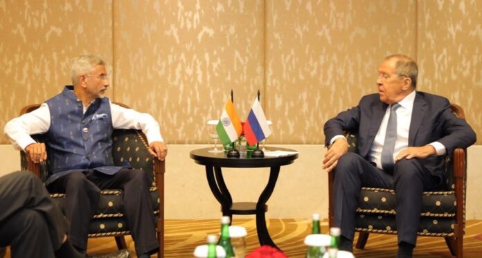 Jakarta: FM Dr. Jaishankar met FM Sergey Lavrov of Russia