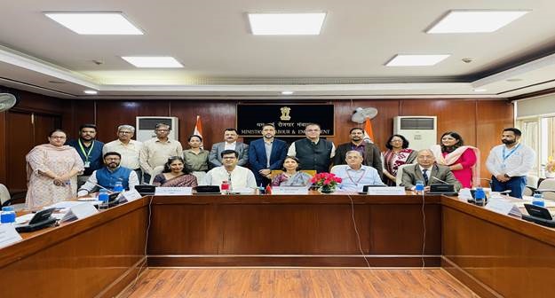 Ministry of Labour signs MoUs with various Private Job Portals/Employers Ministry of Labour signs MoUs with various Private Job Portals/Employers