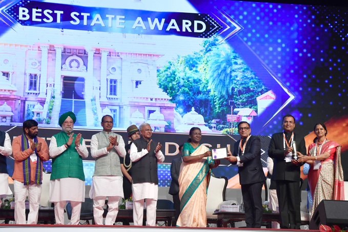 President Murmu felicitates winners of India Smart Cities Award Contest (ISAC) 2022 in Indore President Murmu felicitates winners of India Smart Cities Award Contest (ISAC) 2022 in Indore