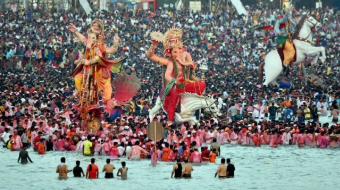 गणपति बप्पा आज लेंगे विदाई, मुंबई में किए गए सुरक्षा के कड़े इंतजाम गणपति बप्पा आज लेंगे विदाई, मुंबई में किए गए सुरक्षा के कड़े इंतजाम