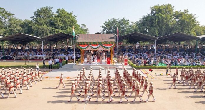 हरियाणा: सीएम खट्टर ने हरियाणा पुलिस अकादमी मधुबन (करनाल) में आयोजित दीक्षांत समारोह में 441 प्रोबेशनर सब इंस्पेक्टर को कर्तव्यपरायणता की शपथ दिलाई