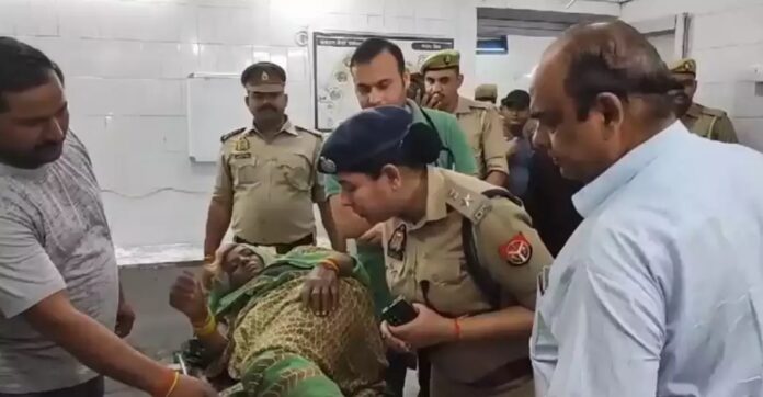 UP: महोबा में दबंगों ने की एक परिवार पर अंधाधुंध फायरिंग, गोलीबारी में 10 घायल UP: महोबा में दबंगों ने की एक परिवार पर अंधाधुंध फायरिंग, गोलीबारी में 10 घायल