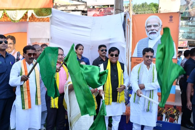 अगरतला: सीएम माणिक साहा ने 'विकसित भारत संकल्प यात्रा' वैन को दिखाई हरी झंडी अगरतला: सीएम माणिक साहा ने 'विकसित भारत संकल्प यात्रा' वैन को दिखाई हरी झंडी