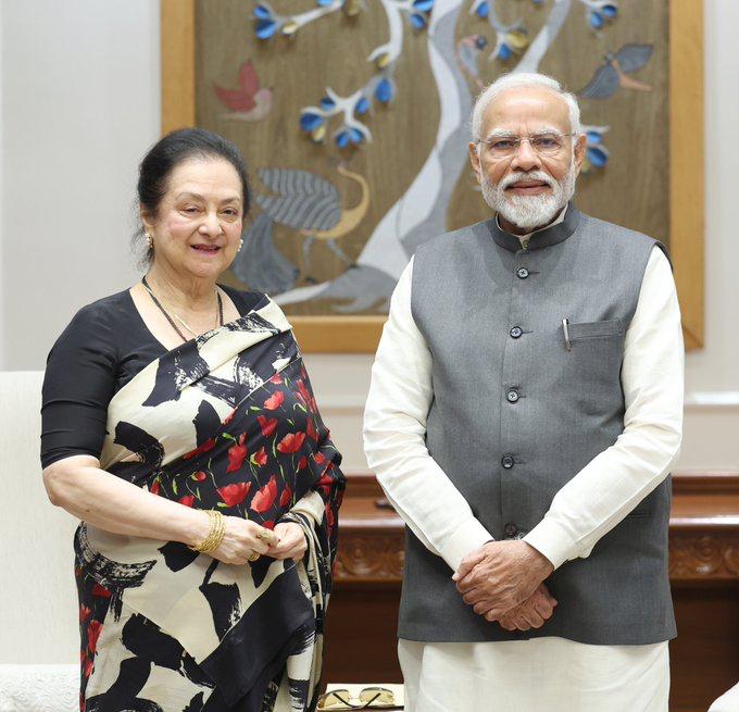Veteran Actress Saira Banu met PM Modi