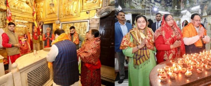 नई दिल्ली: भाजपा राष्ट्रीय अध्यक्ष जेपी नड्डा ने कनॉट प्लेस स्थित हनुमान मंदिर में की पूजा-अर्चना