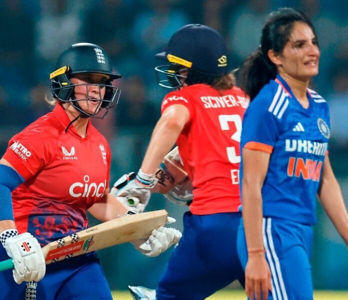 IND-W vs ENG-W T20I सीरीज: इंग्लैंड ने दूसरे टी-20 मैच में भारत को 4 विकेट से हराया, सीरीज में बनाई 2-0 की अजेय बढ़त