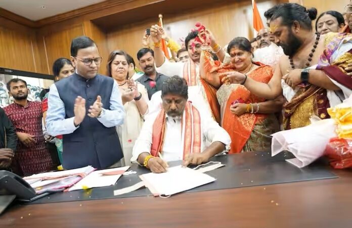 Telangana Deputy CM Bhatti Vikramarka Mallu takes charge of his office