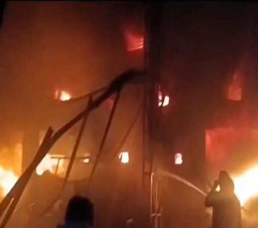पंजाब: लुधियाना में फर्नीचर फैक्ट्री के गोदाम में लगी भीषण आग
