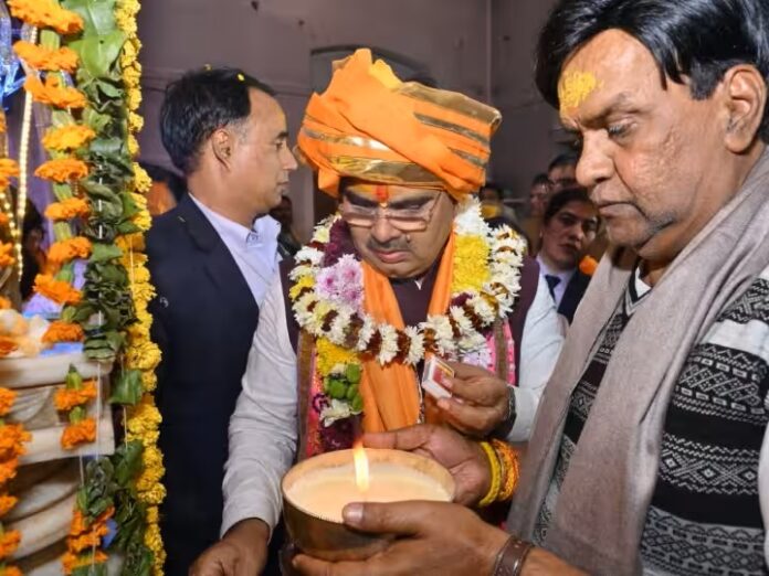 उप्र: राजस्थान के मुख्यमंत्री भजन लाल शर्मा ने गोवर्धन मंदिर में पहुंचकर की पूजा-अर्चना उप्र: राजस्थान के मुख्यमंत्री भजन लाल शर्मा ने गोवर्धन मंदिर में पहुंचकर की पूजा-अर्चना