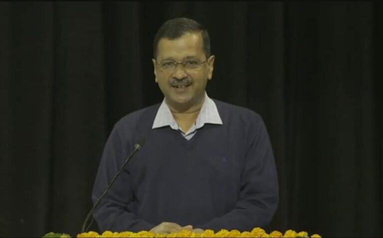 दिल्ली : CM अरविंद केजरीवाल ने सरकारी स्कूल में ऑडिटोरियम का किया उद्घाटन