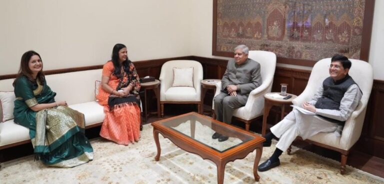 उपराष्ट्रपति जगदीप धनखड़ ने आज संसद भवन में संसद सदस्यों के साथ बातचीत की