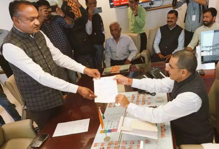 गुजरात : AAP पार्टी के नेता भूपत भायाणी ने विधायक पद से दिया इस्तीफा