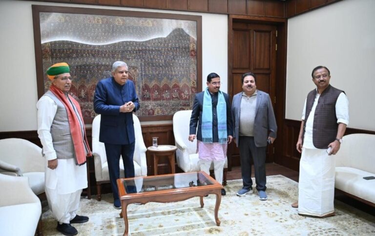 दिल्‍ली : उपराष्ट्रपति जगदीप धनखड़ ने आज संसद भवन में संसद सदस्यों के साथ बातचीत की