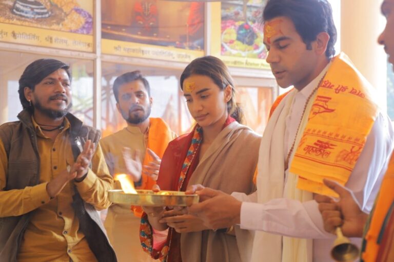 अभिनेता राजकुमार राव ने पत्‍नी संग उज्जैन के महाकालेश्वर मंदिर में की पूजा-अर्चना