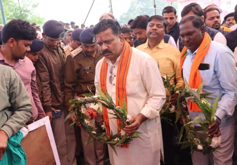 छत्तीसगढ़ : IED ब्लास्ट में शहीद हुए कमलेश साहू को श्रद्धांजलि देने पहुंचे उपमुख्यमंत्री विजय शर्मा
