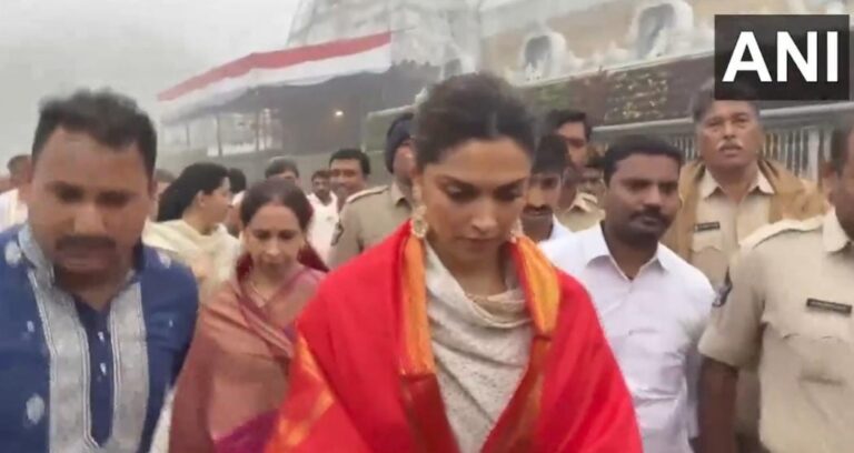 आंध्र प्रदेश: अभिनेत्री दीपिका पादुकोण ने आज तिरूपति बालाजी मंदिर में पूजा-अर्चना की