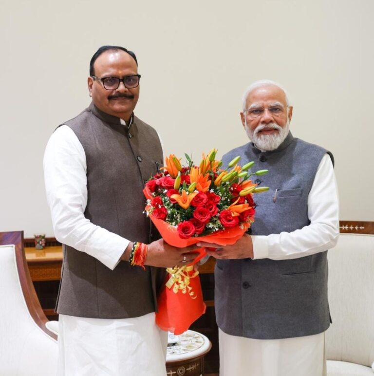 यूपी के डिप्टी सीएम ब्रजेश पाठक ने पीएम मोदी से की मुलाकात