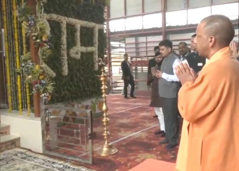 अयोध्या: CM योगी ने राम लला मंदिर में की पूजा-अर्चना