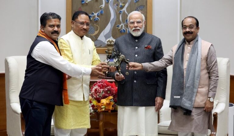 छत्तीसगढ़ के CM विष्णुदेव साय ने PM मोदी से की मुलाकात, डिप्टी सीएम विजय शर्मा और अरुण साव भी रहे मौजूद