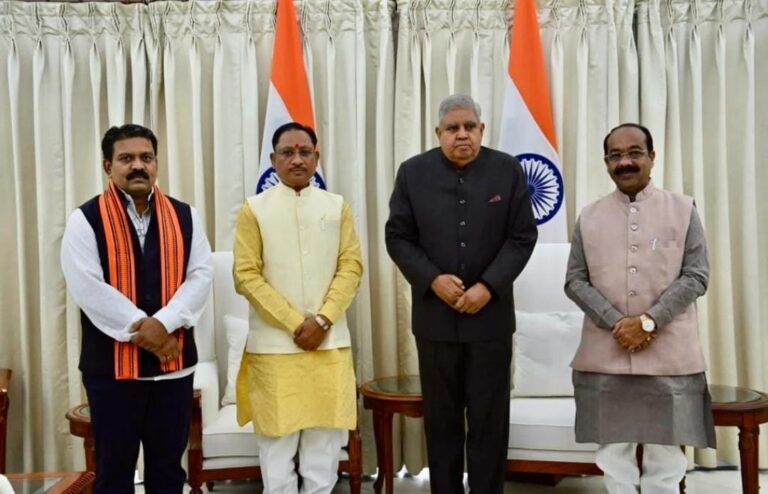 छत्तीसगढ़ के CM विष्णुदेव साय ने उप-राष्ट्रपति जगदीप धनखड़ से की मुलाकात, डिप्टी सीएम विजय शर्मा और अरुण साव भी रहे मौजूद