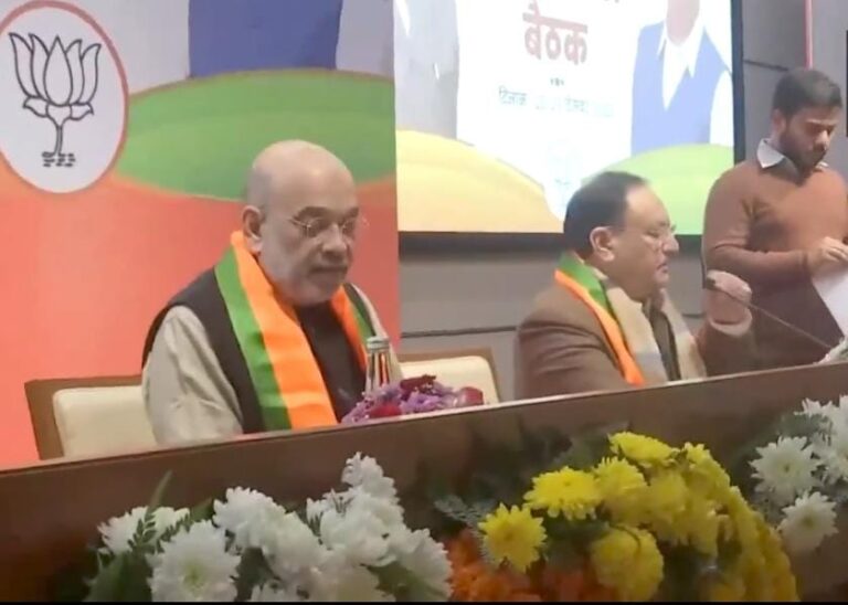 दिल्ली: केंद्रीय गृह मंत्री अमित शाह और भाजपा के राष्ट्रीय अध्यक्ष जेपी नड्डा भाजपा मुख्यालय में पार्टी की दो दिवसीय राष्ट्रीय पदाधिकारियों की बैठक में हुए शामिल