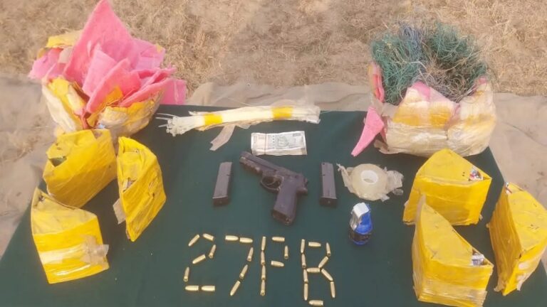 J&K पुलिस ने एलओसी के पास पैकेज से हथियार और गोला-बारूद किए बरामद